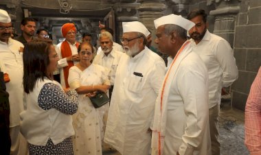 श्री .विठ्ठल- रुक्मिणी गाभारा संवर्धन काम या महिना अखेर पूर्ण होणार  - गहिनीनाथ महाराज औसेकर.            मंदिर समितीच्या पदाधिकाऱ्यांची पुरातत्व विभागा सोबत पाहणी व आढावा बैठक,