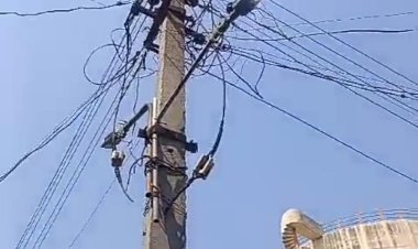 पंढरपूर नगरपालिकेने  भरदिवसा रोडलाईट चालु ठेवण्याचा दिला ठेकेदाराला ठेका ,  आम आदमी पार्टी झाडूसेना आंदोलन करणार--, जिल्हा अध्यक्ष नागेश पवार