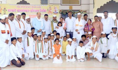 विठाई वारकरी गुरुकुलचे वारकरी जीवन गौरव पुरस्काराचे थाटात वितरण   तीर्थक्षेत्र पंढरपूर येथे संपन्न झाला दिमाखदार सोहळा