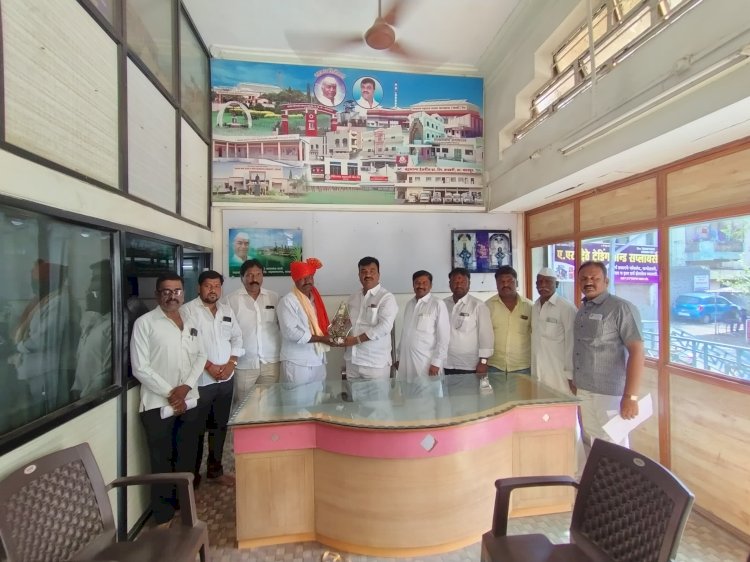 वसंतराव काळे सहकारी साखर कारखान्याचे कामगार प्रतिनिधी' बंडू पवार यांचा वाढदिवस उत्साहाने साजरा..