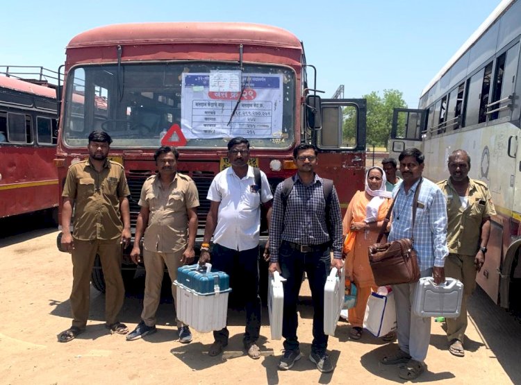 पोलींग पार्टींना मतदान साहित्याचे वितरण ; मतदान पथके मतदानस्थळी रवाना ३ लाख ५७ हजार ८३८  मतदार  बजावणार मतदानाचा हक्क-, निवडणूक निर्णय अधिकारी सचिन इथापे यांची माहिती..