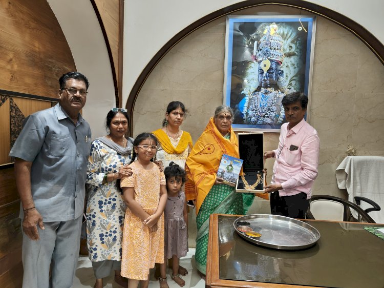 हैद्राबाद येथील भाविकाकडून विठ्ठल रुक्मिणी मंदिर समितीस 8.36 लक्ष किंमतीचे सोने भेटवस्तू अर्पण