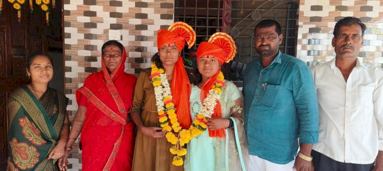 करकंब आदर्श प्रशालेच्या तेजश्री व तृप्ती नागणे या जुळ्या बहिणीचे दहावीच्या परीक्षेत समान गुण ,  खेडभोसे आजोळात नातेवाईकामध्ये यश संपादन केल्याबद्दल आनंदी आनंद