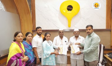 श्री विठ्ठल रुक्मिणी मातेस भाविकाकडून 15 लाख 91 हजार किंमतीचे दोन सोन्याचे हार अर्पण.