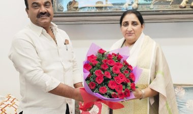 राज्यसभेच्या नवनिर्वाचित खासदारपदी सुनेत्रा पवार यांच्या निवडीबद्दल राष्ट्रवादीचे नेते चेअरमन कल्याणराव काळे यांनी केला स्वागत पर सत्कार