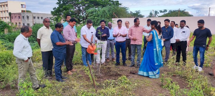 बार्शीच्या कॉलेज ऑफ एज्युकेशनमध्ये "वृक्षोत्सव पंधरवडा" उत्साहात संपन्न..