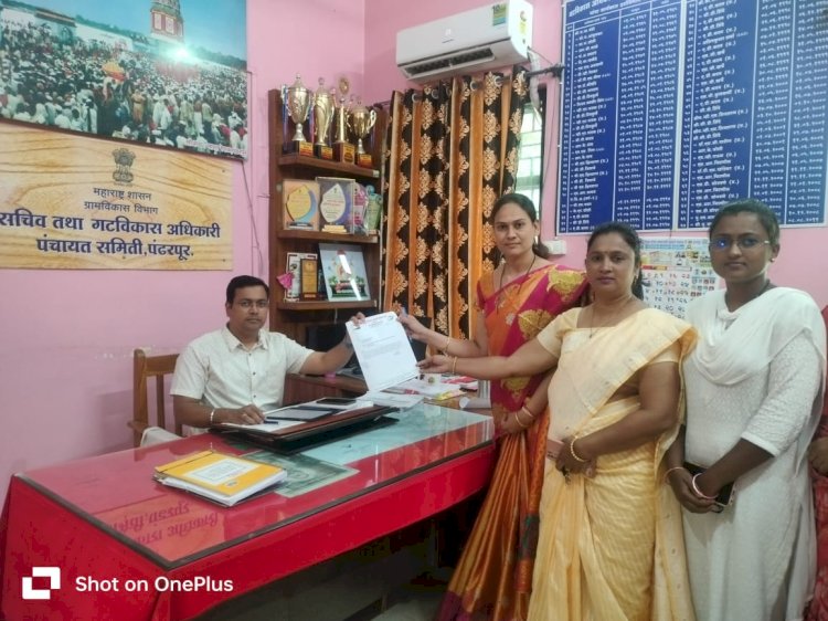 स्वच्छतेचा संदेश देणाऱ्या पंचायत समितीतच महिलांची कुचंबना..  स्वतंत्र शौचालय नसल्याने महिलांना सहन करावा लागतोय नाहक त्रास..   राष्ट्रवादी काँग्रेस अजित पवार गटाच्या महिला अध्यक्ष वर्षा शिंदे यांनी दिला इशारा...