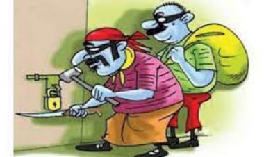 मुंबईत ४० लाखाचे दागीने चोरनाऱ्या चाेरट्याला १७ वर्षांनी अटक  गुन्हे प्रगटीकरण शाखेची मोठी कारवाई