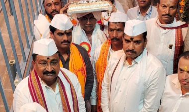 संत तुकाराम महाराज पादुकाची पूजन मंदिर समितीचे सदस्य संभाजीराजे शिंदे यांच्या हस्ते संपन्न...