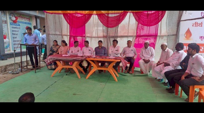 सविताताई क्रेडिट सोसायटी व तीर्थ दूध शीतकरण वर्धापन दिनानिमित्त रक्तदान शिबिर संपन्न...