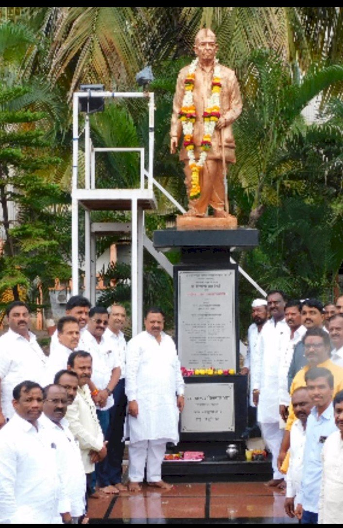 स्व.रतनचंद शहा यांच्या १८ व्या पुण्यतिथीनिमीत्त संत श्री.दामाजी कारखाना कार्यस्थळावर अभिवादन...