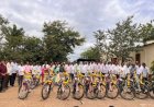 मुलीच्या वाढदिवसा निमित्त शालेय विद्यार्थांना केेले मोफत सायकलींचे वाटप  तुंगतच्या महिला सरपंचाचा आदर्शवत उपक्रम