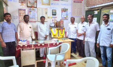 बार्शीच्या कर्मवीर सार्वजनिक ग्रंथालयात लोकशाहीर अण्णाभाऊ साठे व लोकमान्य टिळक यांची जयंती उत्साहात साजरी