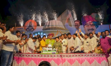 पुढील चार महिन्यानंतर मीच आमदार होणार - अभिजीत पाटील  शेतकऱ्यांनो तुम्ही घाबरू नका मी तुमच्या पाठीशी आहे -  अभिजीत पाटील  वाढदिवसानिमित्त माढा व पंढरपूर- मंगळवेढा मतदारसंघांमध्ये मतदारसंघातील हजारो कार्यकर्त्यांनी वाढदिवस साजरा केला.