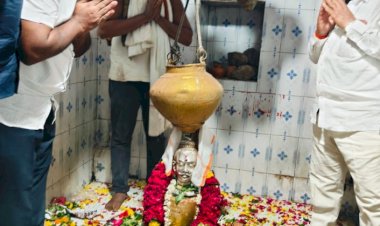 आमदार समाधान आवताडे यांनी घेतले कोर्टी येथील जागृत देवस्थान शंभू महादेवाचे दर्शन,  तीर्थक्षेत्राचा विकास करण्यासाठी निधी कमी पडू देणार नाही