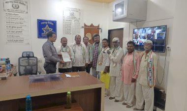 पंढरपूर तालुका काँग्रेस कमिटीच्या वतीने महायुती सरकारचा जाहीर निषेध   पंढरपुरातील काँग्रेस कार्यकर्ते आक्रमक