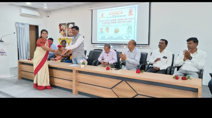 बार्शीच्या कॉलेज ऑफ एज्युकेशन मध्ये विद्यापीठ वर्धापन दिन उत्साहात साजरा