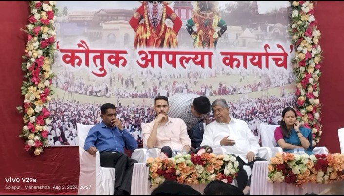 पंढरपूरचे प्रांतअधिकारी सचिन इथापे ,तहसीलदार सचिन लंगुटे यांचा उत्कृष्ट कामगिरीबद्दल प्रशस्तीपत्र देऊन गौरव  ** पंढरपूर शहरवासीयांकडून प्रांतधिकारी सचिन इथापे, तहसीलदार लंगुटे यांचे कौतुक  ** आषाढी एकादशी यात्रा व वारकरी, पालखी सोहळ्याचे वारीत केले होते नेटके नियोजन  ** कौतुक आपल्या कार्याचे या कार्यक्रमात पंढरपूर महसूल विभागातील अधिकारी  व कर्मचारी यांना पालकमंत्री चंद्रकांत पाटील यांच्या हस्ते सन्मानित