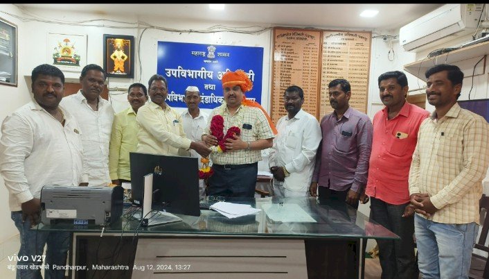 मराठा समाजाला कुणबी प्रमाणपत्र देण्यासाठी प्रशासन तत्पर - सचिन इथापे  खेडभोसे ग्रामस्थांनी केला महसूल अधिकाऱ्यांचा सन्मान