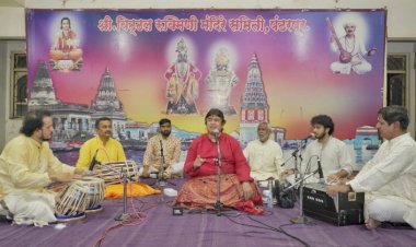 पं.शौनक अभिषेकी चि.अभेद अभिषेकी यांचा नवरात्री संगीत महोत्सवात रुक्मिणी मातेच्या चरणी स्वराभिषेक..  अभिषेकी परीवाराकडून नवरात्रीतील अखंड २४ वी ही गायन सेवा विठ्ठल - रुक्मिणी चरणी समर्पित