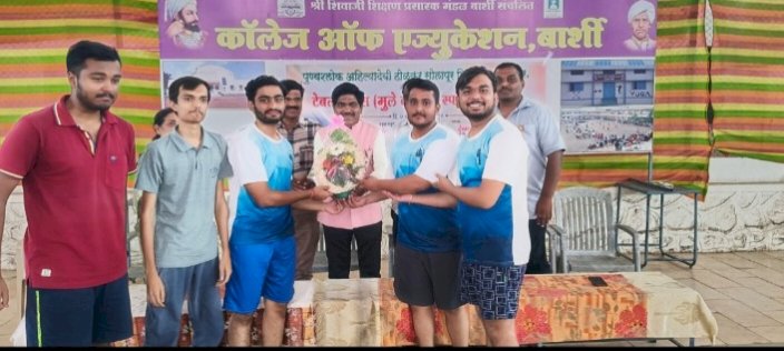 सोलापूरचे डब्ल्यू आय टी कॉलेजचे मुले - मुली टेबल टेनिस स्पर्धेत प्रथम   कर्मवीर जगदाळे मामा क्रीडा संकुलनात ही स्पर्धा पार पडली