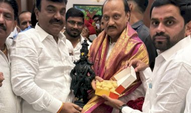 सोलापूर राष्ट्रवादीचे नेते कल्याणराव काळे यांनी केला उपमुख्यमंत्री अजित पवार यांचा सन्मान पर सत्कार..