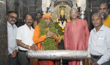 भारत जय गुरु संप्रदायाचे सर्वाधीश किंकर विठ्ठल रामानुज महाराज यांनी घेतले श्री विठ्ठल- रूक्मिणीमातेचे दर्शन