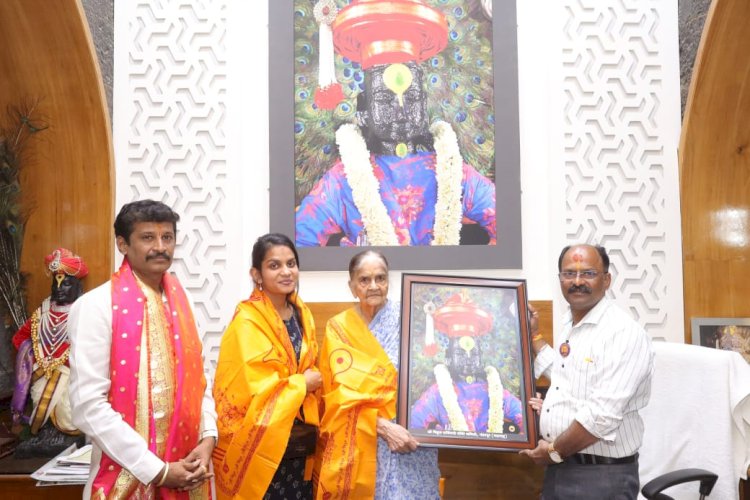 श्री विठ्ठल- रुक्मिणी मंदिरास एक लक्ष रुपयांची देणगी. आजीची इच्छा नातीकडून पूर्ण,   ऑनलाइन देणगीसाठी क्यू आर कोड प्रणाली, तात्काळ व्हाट्सअप द्वारे देणगी पावती.