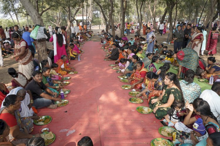 विठ्ठल- रुक्मिणी मंदिर समिती मार्फत आयोजित केलेल्या वनभोजनाचा हजारो भाविकांनी घेतला लाभ  विष्णूपद येथे दि .2 ते 20 दरम्यान उत्सव 2024 :   दर्शनासाठी भाविकांनी मोठ्या प्रमाणात केली गर्दी,