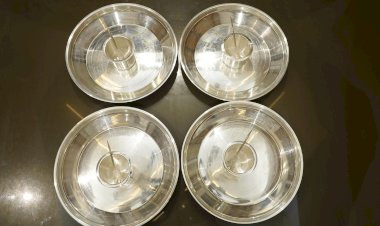 श्री विठ्ठल - रूक्मिणीमातेच्या चरणी तीन किलोच्या चांदीच्या वस्तू अर्पण,