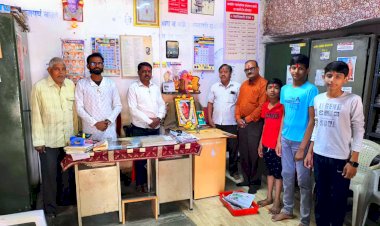 बार्शी येथील कर्मवीर सार्वजनिक ग्रंथालयात कवी कुसुमाग्रज तथा वि. वा .शिरवाडकर यांची जयंती मराठी दिन म्हणून उत्साहात साजरा