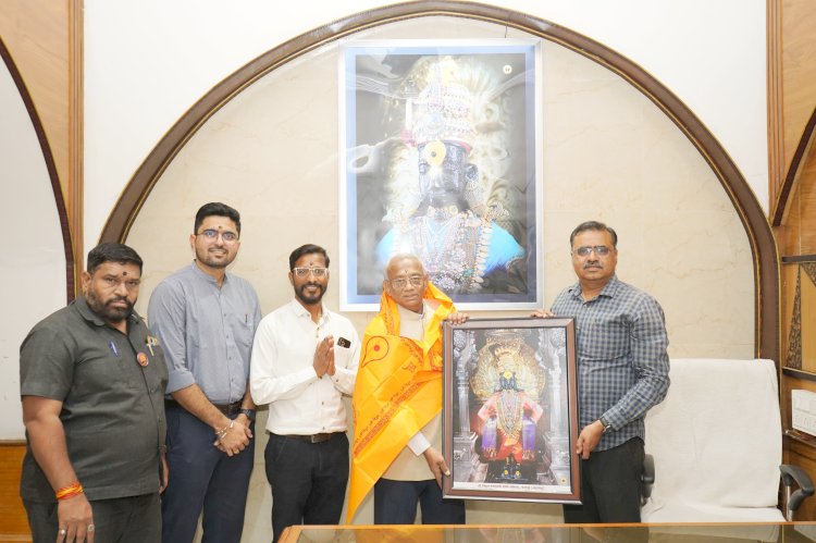 श्री विठ्ठल- रूक्मिणी मंदिरास 2 लाख 51 हजाराची देणगी,