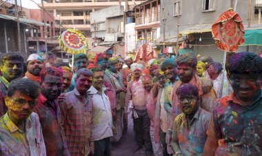 “अवघा रंग एक झाला ,रंगी रंगला श्रीरंग ”  श्री विठ्ठल- रुक्मिणी मंदिरात रंगपंचमी मोठ्या उत्साहात साजरी..