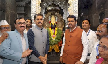मुख्यमंत्री देवेंद्र फडणवीस यांनी घेतले श्री विठ्ठल- रुक्मिणी मातेचे दर्शन