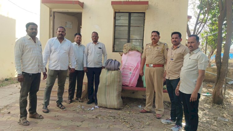 सर्वात मोठी बातमी---- ◼️ पंढरपूर तालुका  पोलिस व पंढरपूर शहर पोलीस स्टेशन यांच्या संयुक्ताने सर्वात मोठी अवैध गांजा विरुद्ध मोठी कारवाई  ◼️ एकूण147  किलो गांजा जप्त 40 लाख रुपये किमतीचा मुद्देमाल पंढरपूर तालुका पोलिसांकडून जप्त   ◼️ पोलीस प्रशासनाकडून गांजा प्रकरणातील आरोपीच्या मुस्क्या आवळण्यात पोलिसांना यश