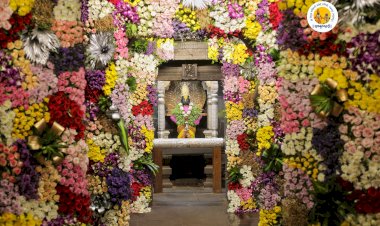 चैत्री यात्रा :- श्री विठ्ठल - रुक्मिणी मंदिरात फुलांची आकर्षक सजावट