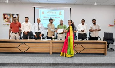 बार्शी येथील कॉलेज ऑफ एज्युकेशनमध्ये प्रशिक्षणार्थी विद्यार्थ्यांना शुभेच्छा प्रदान समारंभ सोहळा उत्साहात संपन्न...