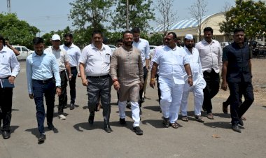 पंढरपूर आषाढी यात्रेच्या पार्श्वभूमिवर पालकमंत्री यांनी केली विविध ठिकाणची  पाहणी...  वाखरी पालखी तळ, भक्ती सागर (65 एकर) व नदी पात्राची पाहणी