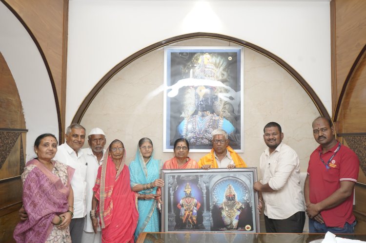 श्री विठ्ठल- रुक्मिणी मंदिरास 2 लाख रुपयांची देणगी,