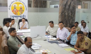 पंढरपूर पालखी मार्गावरील अपुर्ण कामे तातडीने पुर्ण करावीत - जिल्हाधिकारी कुमार आशीर्वाद                                                       यात्रा कालावधीत वारकरी भाविकांच्या आवश्यक सर्व सोयी-सुविधेला प्राधान्य द्यावे,  पालखी मार्ग, तळांवर शौचालय, हिरकणी कक्ष, चेजिंग रुमची संख्या वाढवावी