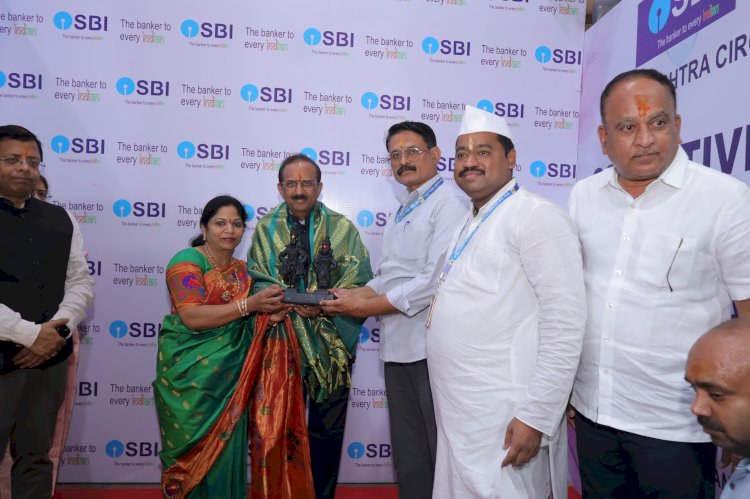 भारतीय स्टेट बँकेचे चेअरमन सी .एस शेट्टी यांनी घेतले श्री विठ्ठल - रूक्मिणी मातेचे दर्शन,  ◼️बँकेच्या सीएसआर फंडातून 30 लाख रूपयांची देणगी,