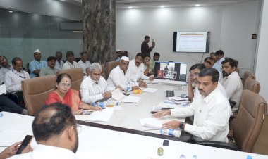 पंढरपूर आषाढी यात्रा कालावधीत मंदिर समितीने  भाविकांच्या  सुलभ दर्शनाला प्राधान्य द्यावे - पालकमंत्री जयकुमार गोरे                                                                                      ◼️ शासकीय महापुजेवेळी श्री विठ्ठल-रुक्मिणीचे मुखदर्शन राहणार सुरु