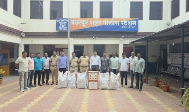 पंढरपुर शहर पोलीस ठाणे गुन्हे प्रकटीकरण शाखेची धडाकेबाज कामगिरी पंढरपुर शहरातील खत विक्री करणारे दुकाणातुन चोरीस गेलेले  २,००,०००/- रू बियाने पोलीसांनी केले जप्त