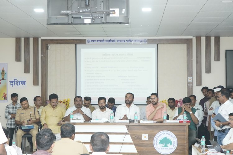 पंढरपूर आषाढी वारी कालावधीत वारकरी भाविकांना सुविधा उपलब्ध करण्यासाठी निधीची कमतरता नाही    - पालकमंत्री जयकुमार गोरे  ◼️ आषाढी यात्रा कालावधीत येणाऱ्या वारकरी भाविकांची होणार राहण्याची सुविधा  ◼️ चंद्रभागा नदीपात्र स्वच्छतेसाठी स्वतंत्र यंत्रणा उभी करण्यात येणार  ◼️ लोकसहभागातून पंढरपूर शहरात राबविण्यात येणार स्वच्छता अभियान