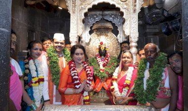 पंढरपूरात आषाढी एकादशी सोहळल्यानिमित्त मुख्यमंत्री देवेंद्र फडणवीस यांच्या हस्ते विठ्ठल - रुक्मिणीची महापूजा संपन्न.  ◼️ पंढरपुरात 25 लाखाहून भाविक दर्शनासाठी दाखल