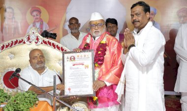 श्रीसंत मारोती महाराज दस्तापुरकर जीवन गौरव पुरस्काराने.... सह अध्यक्ष गहिनीनाथ महाराज औसेकर सन्मानित