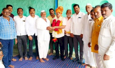 लोकनेते साखर कारखान्याच्या  शेती अधिकाऱ्यांनी साधला कोन्हेरी परिसरातील शेतकऱ्यांची संवाद  ◼️ ऊस लागवड पाणी व्यवस्थापन यावर झाली चर्चा..  ◼️  ऊस संवाद बैठकीला शेतकऱ्यांची प्रमुख उपस्थिती