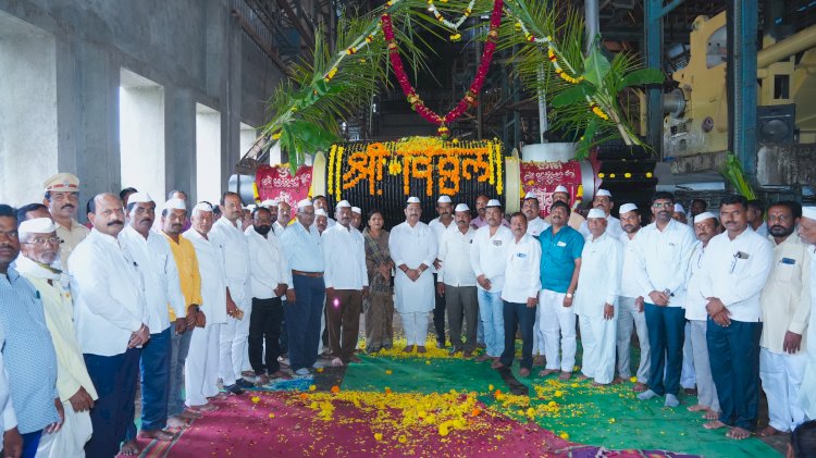 श्री विठ्ठल कारखान्याचे मिल रोलर आमदार अभिजीत आबा पाटील यांच्या हस्ते पुजन संपन्न....  ◼️  कारखान्याचा हंगाम सुरू करण्यासाठी लगबग ..  ◼️ अपघातात मयत वारसांना प्रत्येकी पाच लाखाचा चेक सुपूर्द ..  ◼️ सन- 2024 -25 गळितास आलेल्या सभासदांना 2803 रुपये दर खात्यावर जमा..  ◼️ 20 लाख मे.टन गाळप संचालक मंडळाचा निर्णय.