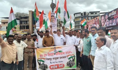 पंढरपूरात  तिरंगा बाईक रॅलीतून देशभक्तीचा जागर  ◼️तालुका प्रशासनाकडून आयोजन; नागरिकांचा उत्स्फुर्त सहभाग