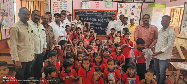 संघर्ष योद्धा मनोज जरांगे पाटील यांच्या वाढदिवसानिमित्त खेडभोसेत शालेय साहित्याचे वाटप..